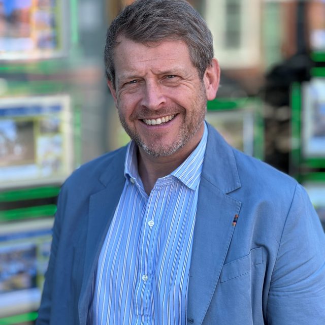 Profile photograph of Steven Gray
