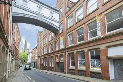 Image of Drapers Bridge, Hounds Gate