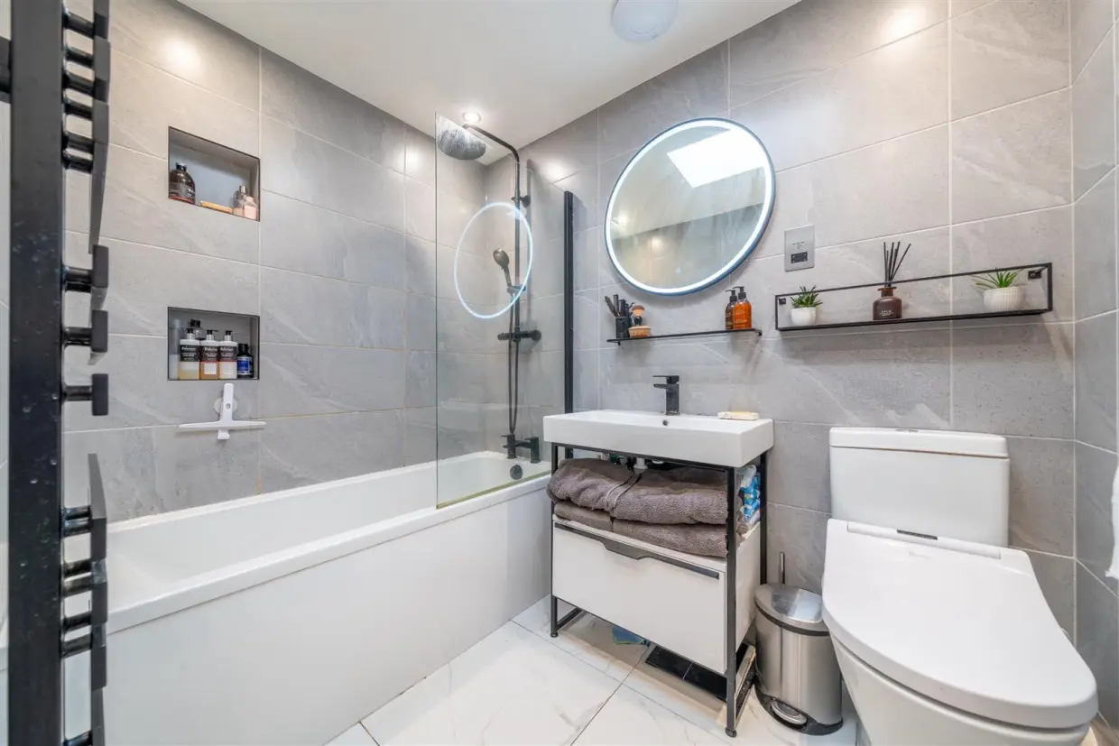 Image representing Lincoln Circus, The Park