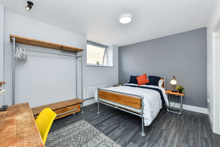 Image of High Road, Beeston, NG9