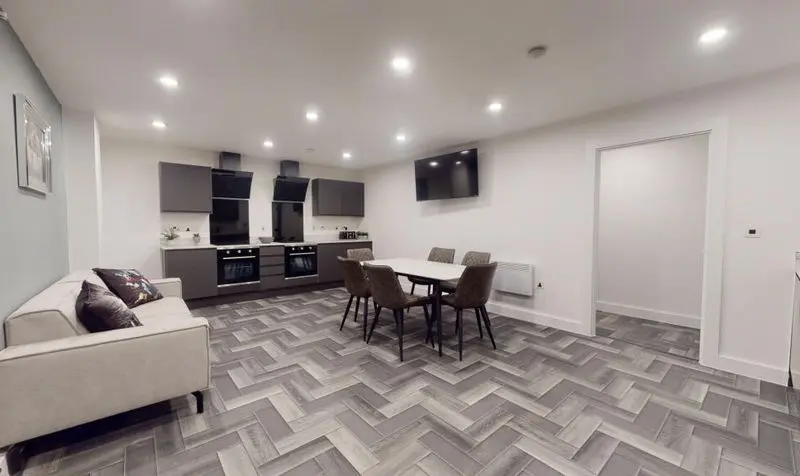 Image of High Road, Beeston, NG9